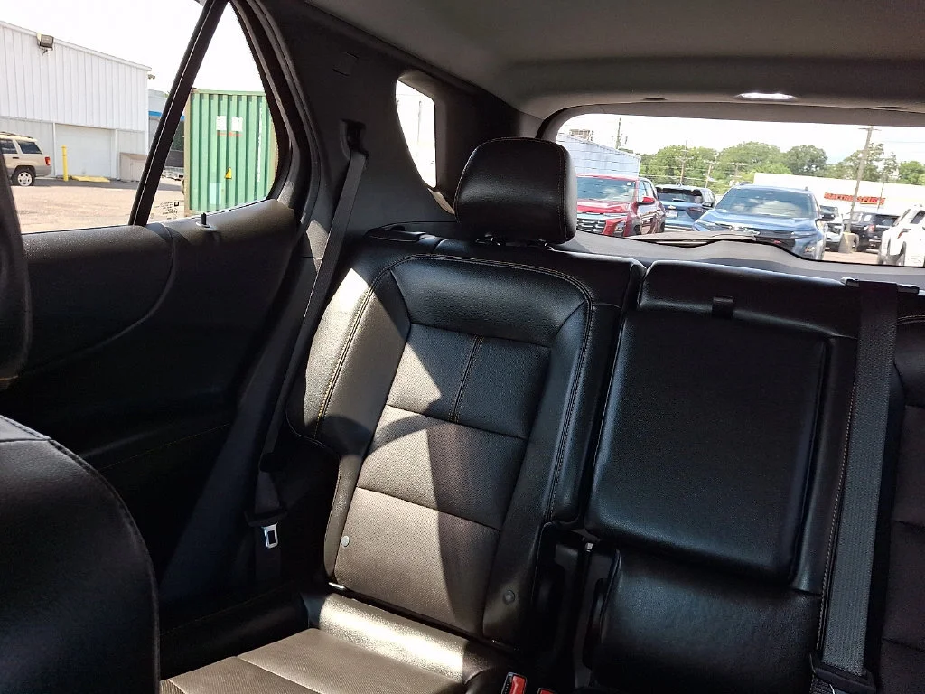 Used 2023 RADIANT RED TINTCOAT Chevrolet Premier image 19