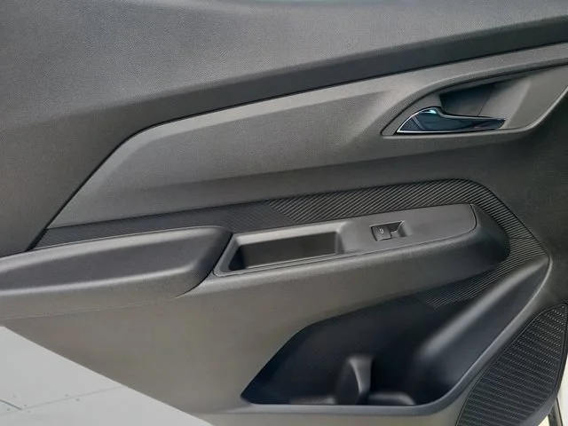 New 2027 Summit White Chevrolet LT image 14