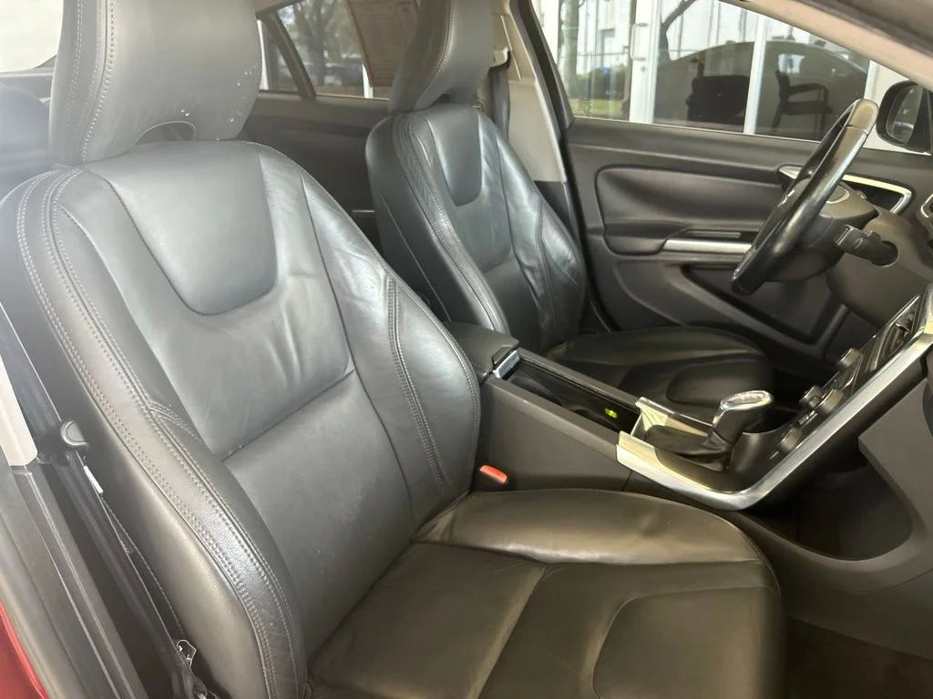 Used 2013  Volvo  image 19