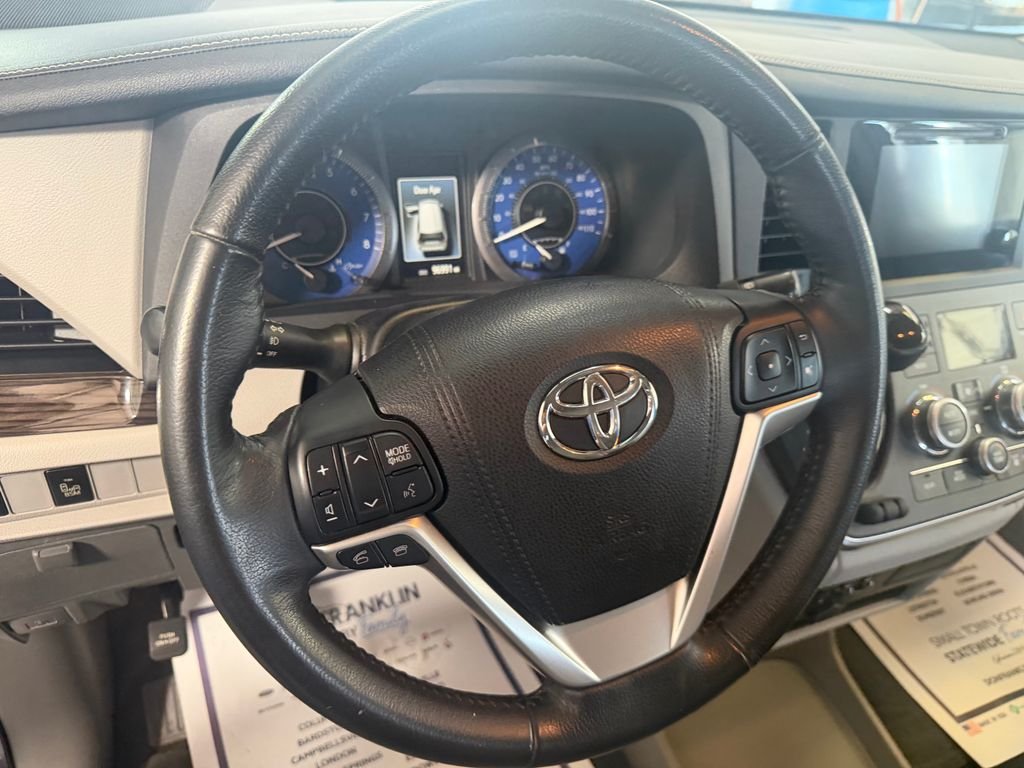 Used 2015 Gray Toyota XLE image 12