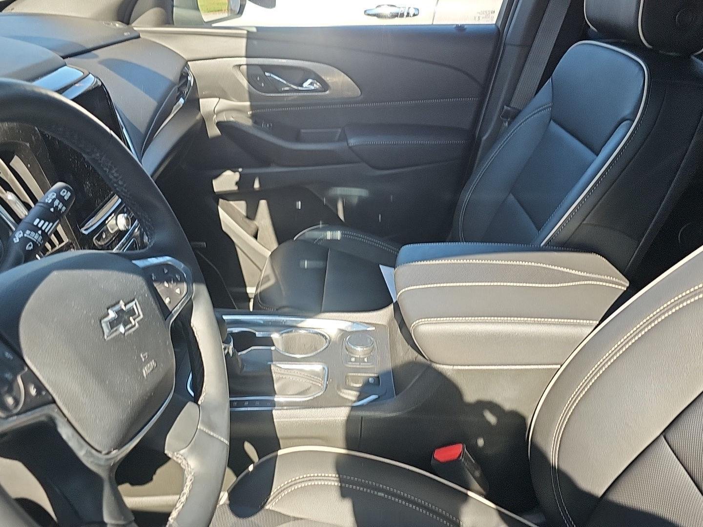 2023 Chevrolet Traverse Premier photo 3