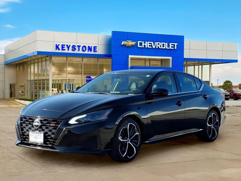 Used 2024 Black Nissan 2.5 SR image 3