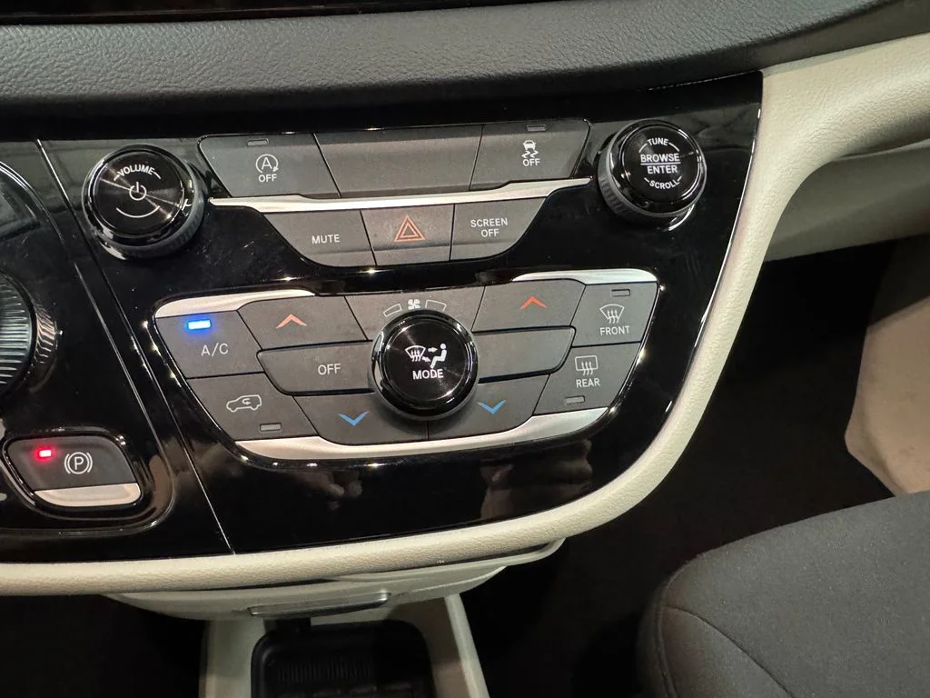 Used 2023 White Chrysler LX image 22
