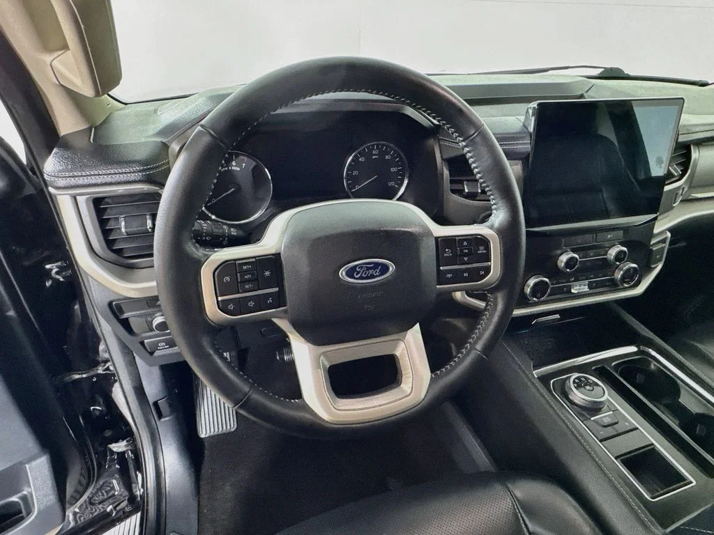 Used 2022 Black Ford XLT image 12