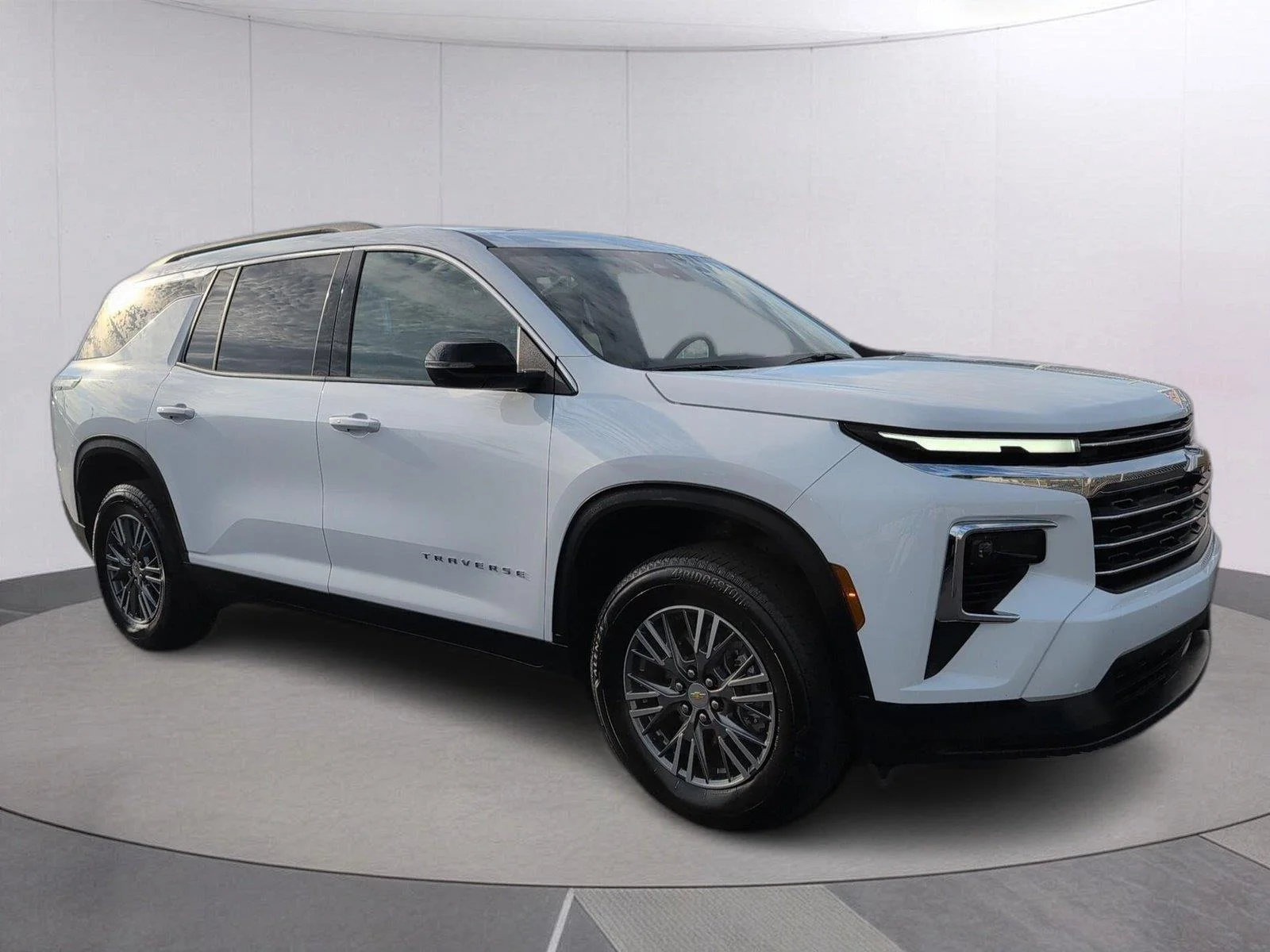 Used 2024 Downpour Metallic GMC SLE image 9