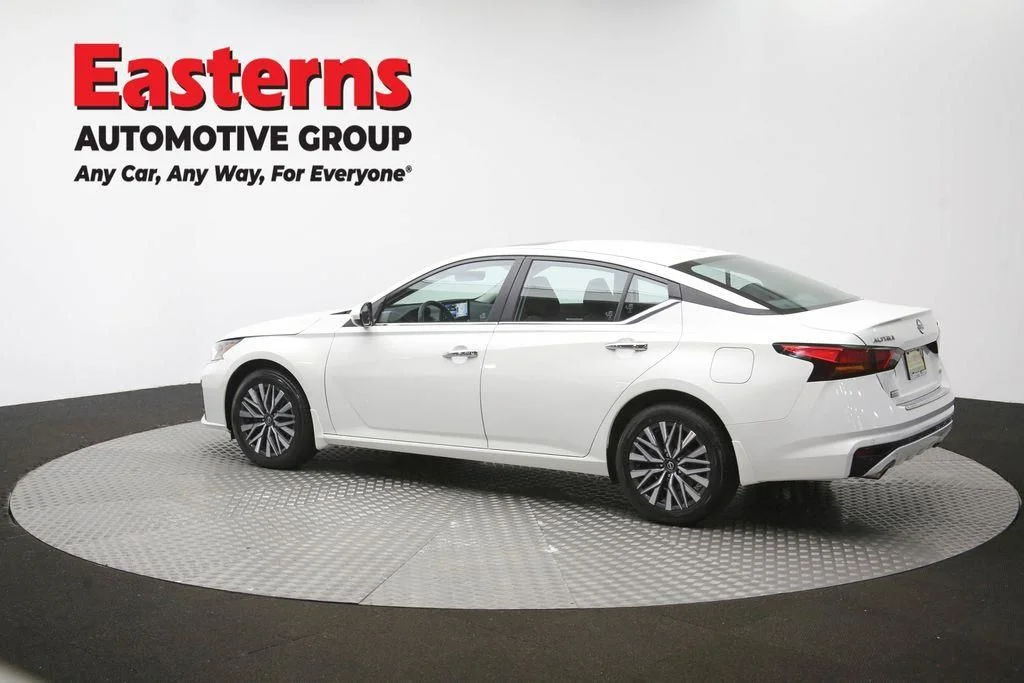 Used 2023 White Nissan 2.5 SV image 65