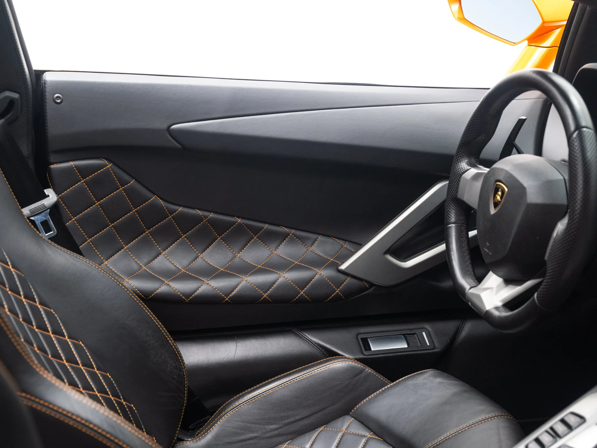 Used 2016 Arancio Atlas Pearl Effect Lamborghini LP700-4 image 31