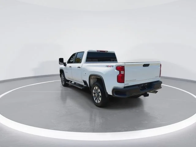Used 2024 White Chevrolet Custom 5th Wheel image 7