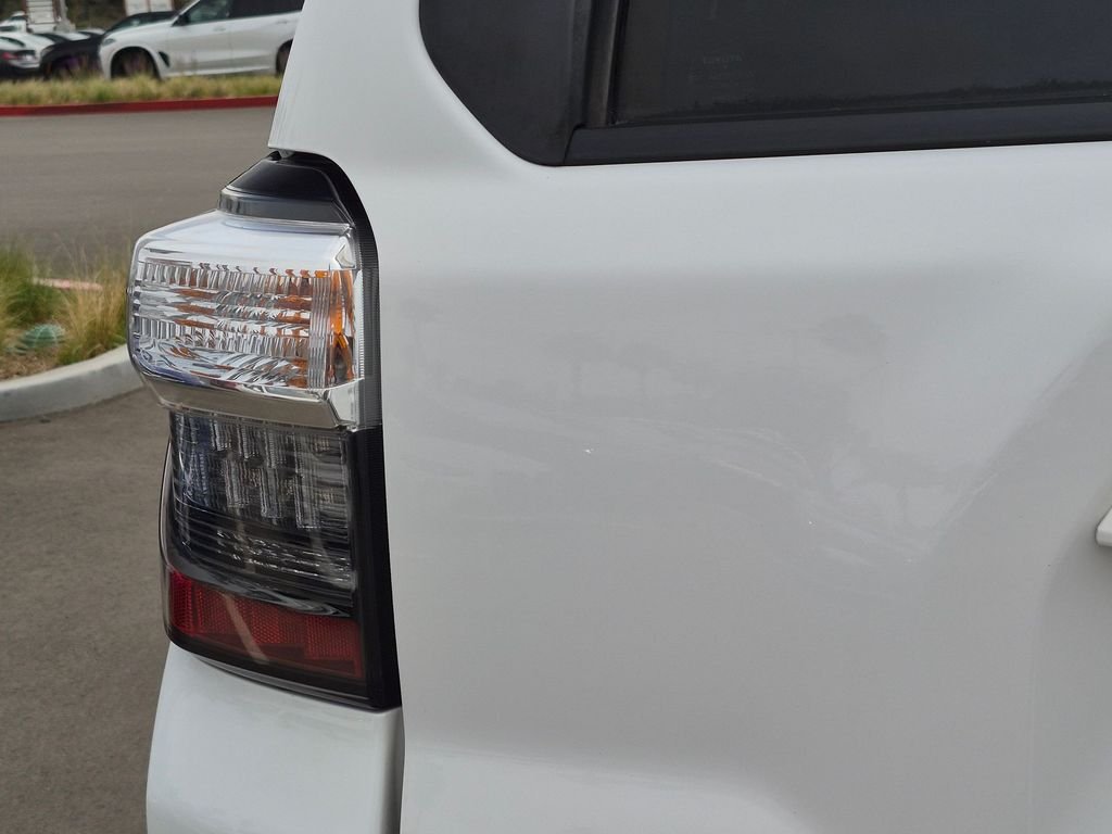Used 2016 White Toyota SR5 image 26