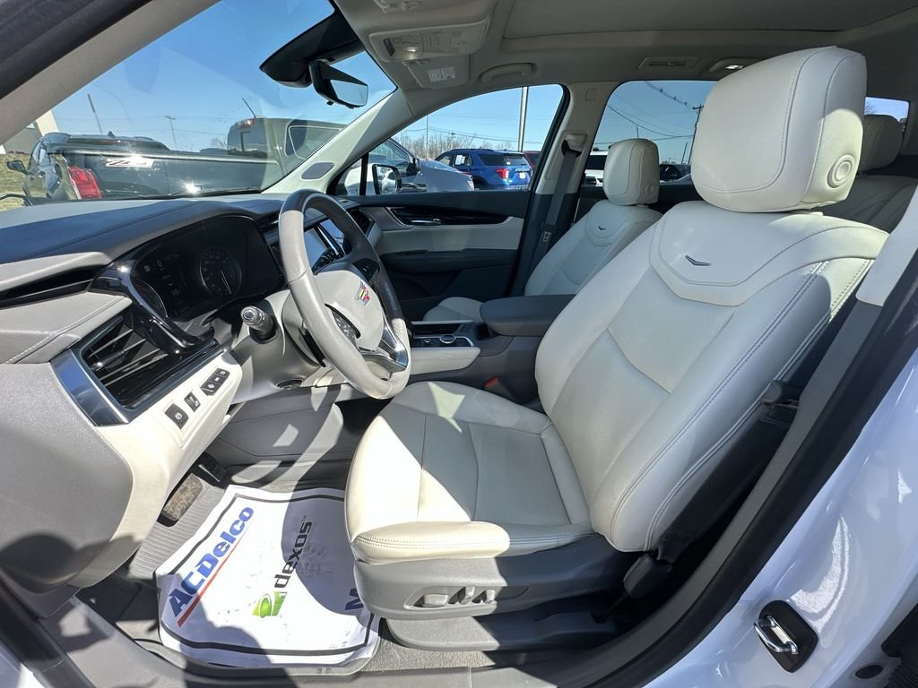 Used 2024 White Cadillac Premium Luxury image 11