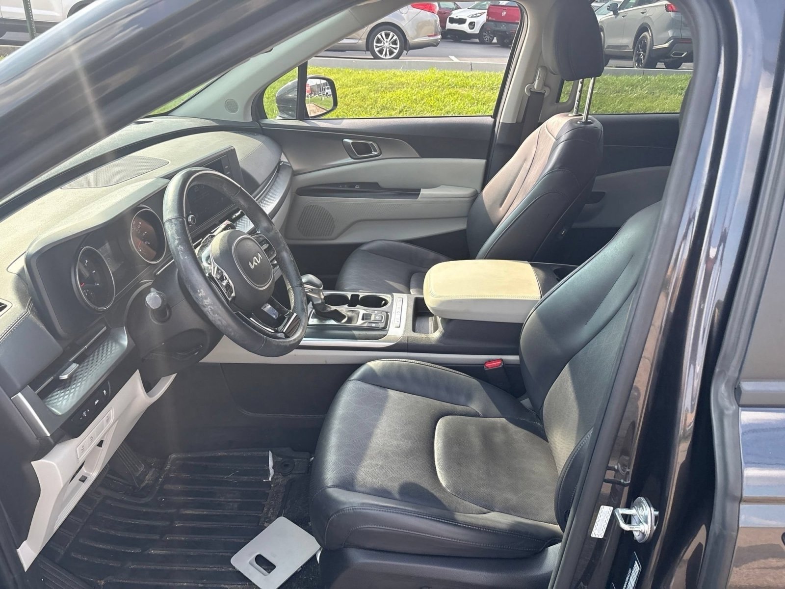 Used 2024 Panthera Metal Kia LX image 3
