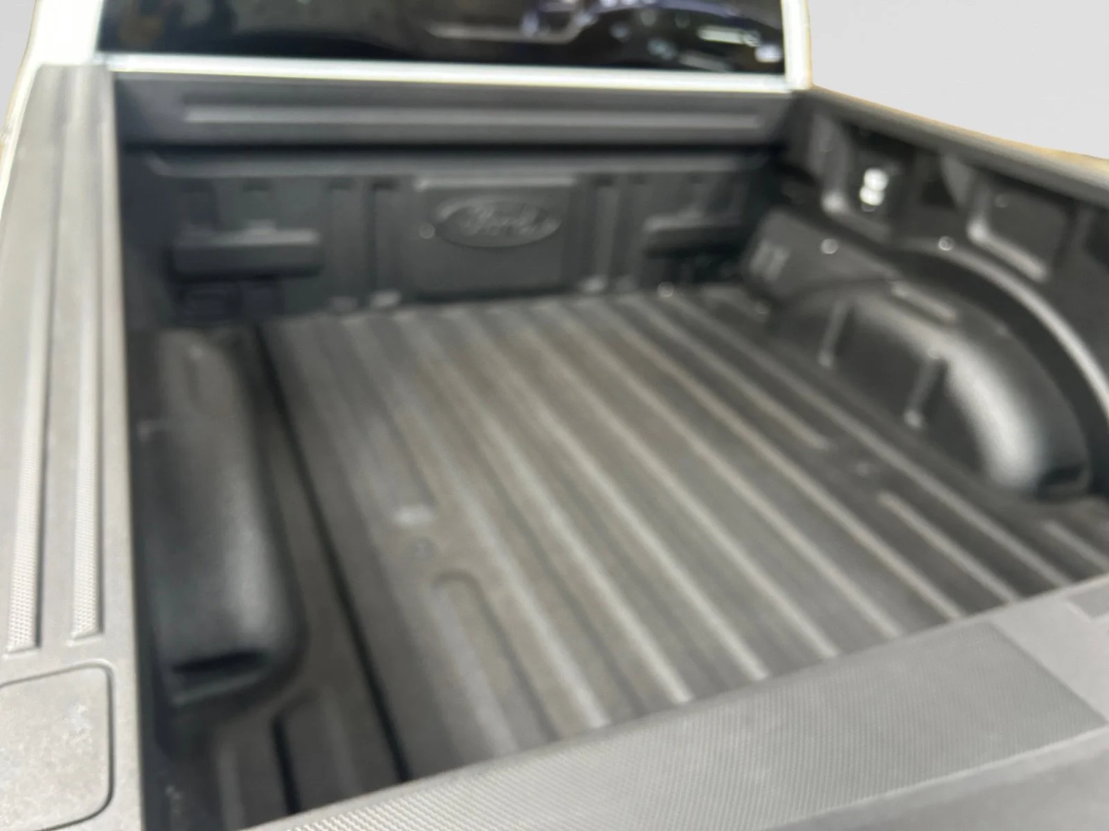 New 2026 Oxford White Ford XLT image 9