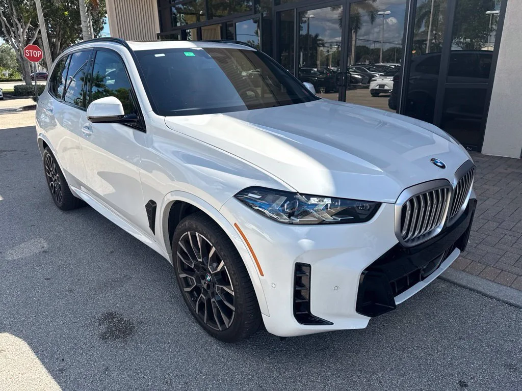 Used 2024 White BMW sDrive40i image 3