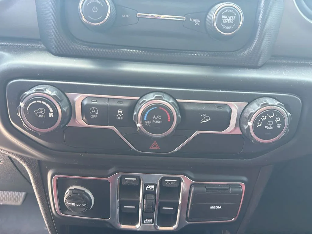 Certified Used 2019 Silver Jeep Unlimited Sport S image 15