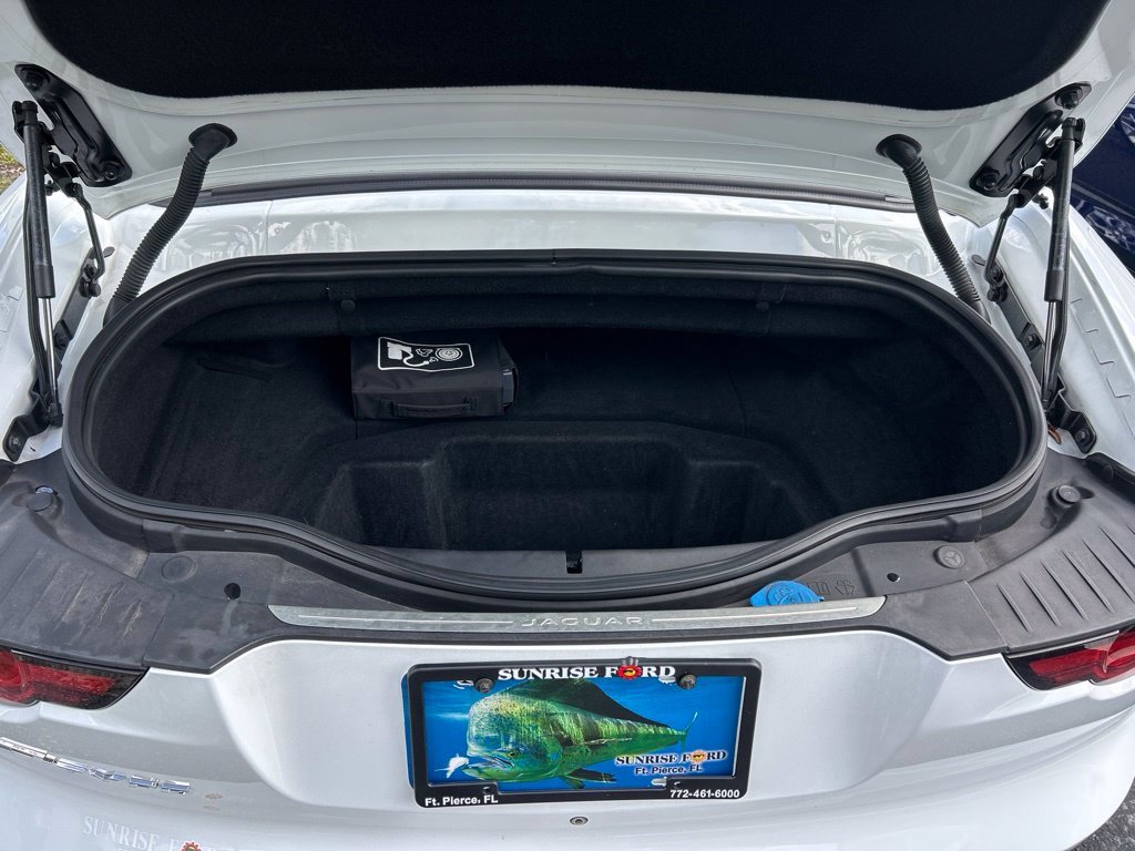 Used 2018 White Jaguar Base image 37
