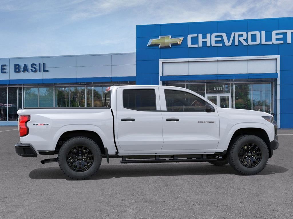 New 2026 Summit White Chevrolet WT image 5