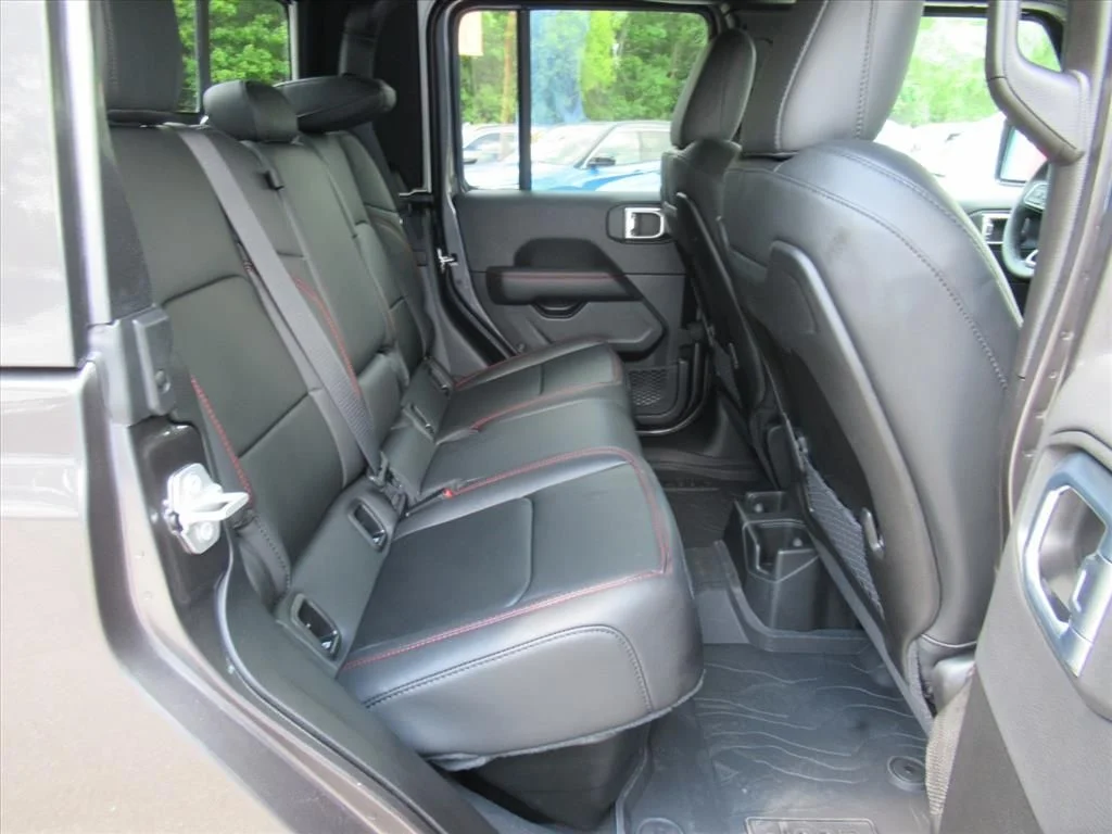 New 2026 Granite Crystal Metallic Clear-Coat Exterior Paint Jeep Rubicon X image 33