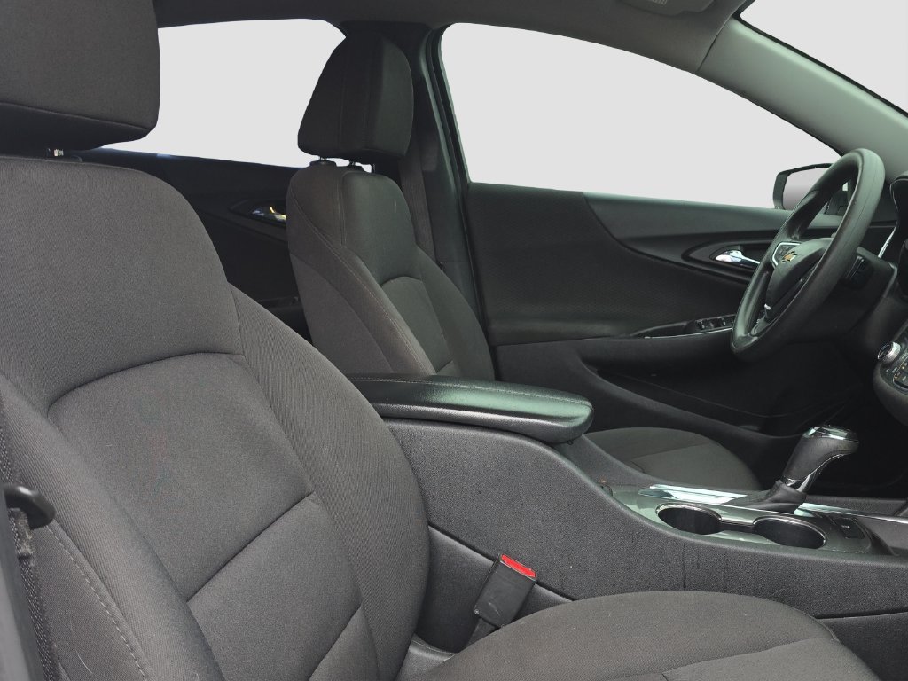 Used 2020 SUMMIT WHITE Chevrolet LT image 19