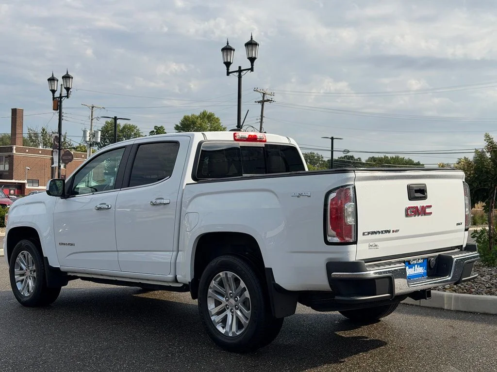 Used 2018 White GMC SLT image 36