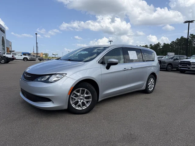 2023 Chrysler Voyager LX