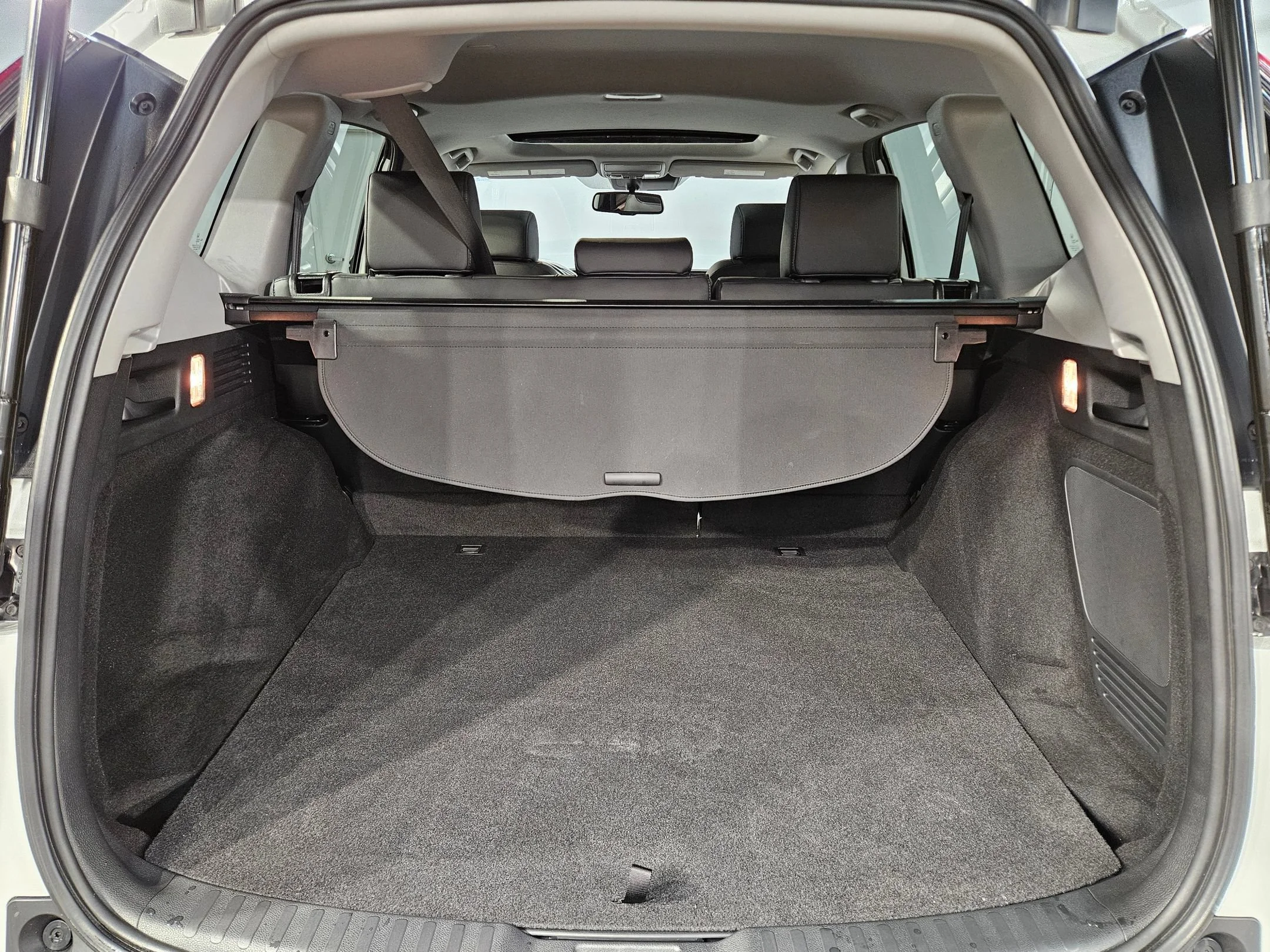 Used 2022 Platinum White Pearl Honda Touring image 18