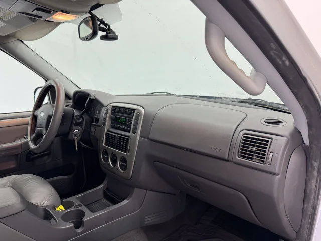 Used 2005 Silver Birch Clearcoat Metallic Ford XLT image 36
