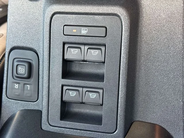 Used 2021 Black Ford Wildtrak image 31