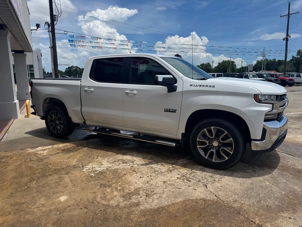 Used 2020 White Chevrolet LT image 10