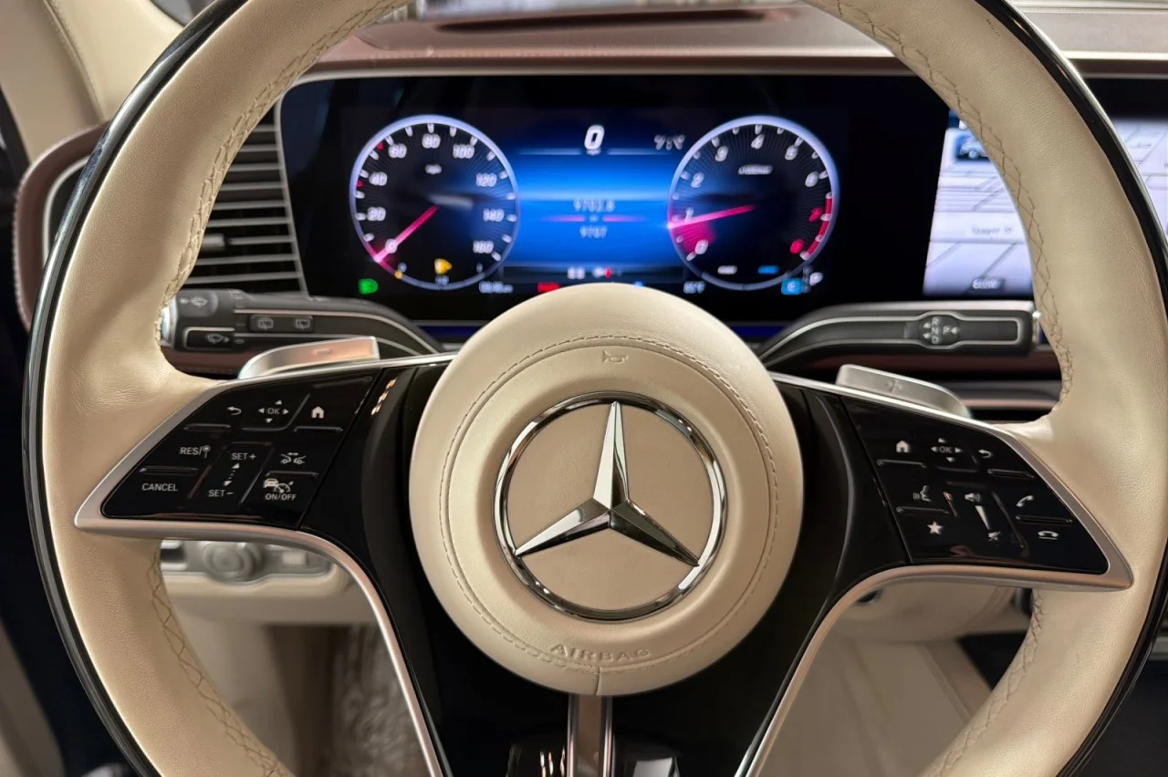 Certified Used 2025 Obsidian Black Metallic Mercedes-Benz Maybach GLS 600 image 24