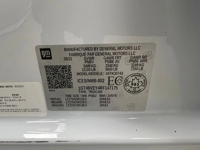 Used 2024 White GMC AT4 image 61