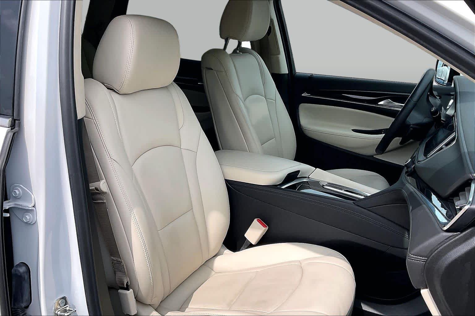 Used 2024 White Frost Tricoat Buick Essence image 17