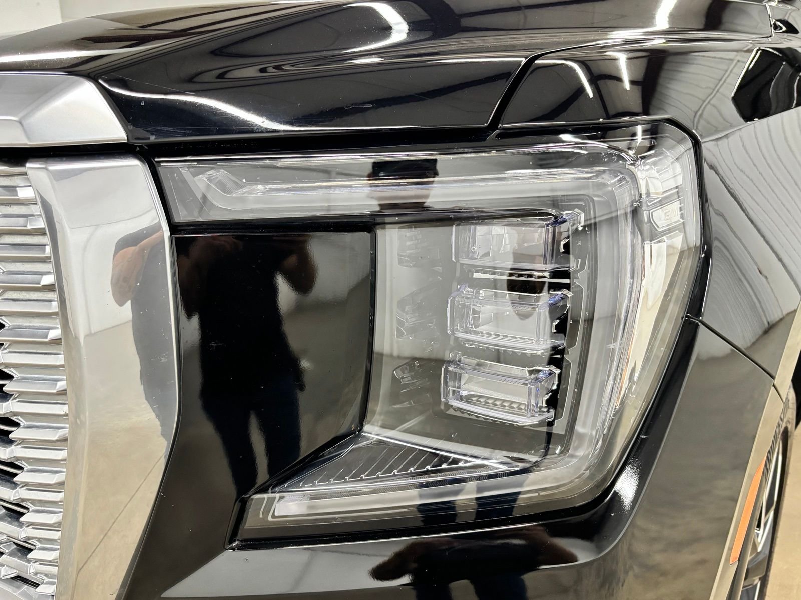 Used 2023 Black GMC Denali image 9