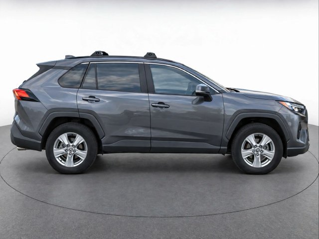 2022 Toyota RAV4 XLE - Photo 8