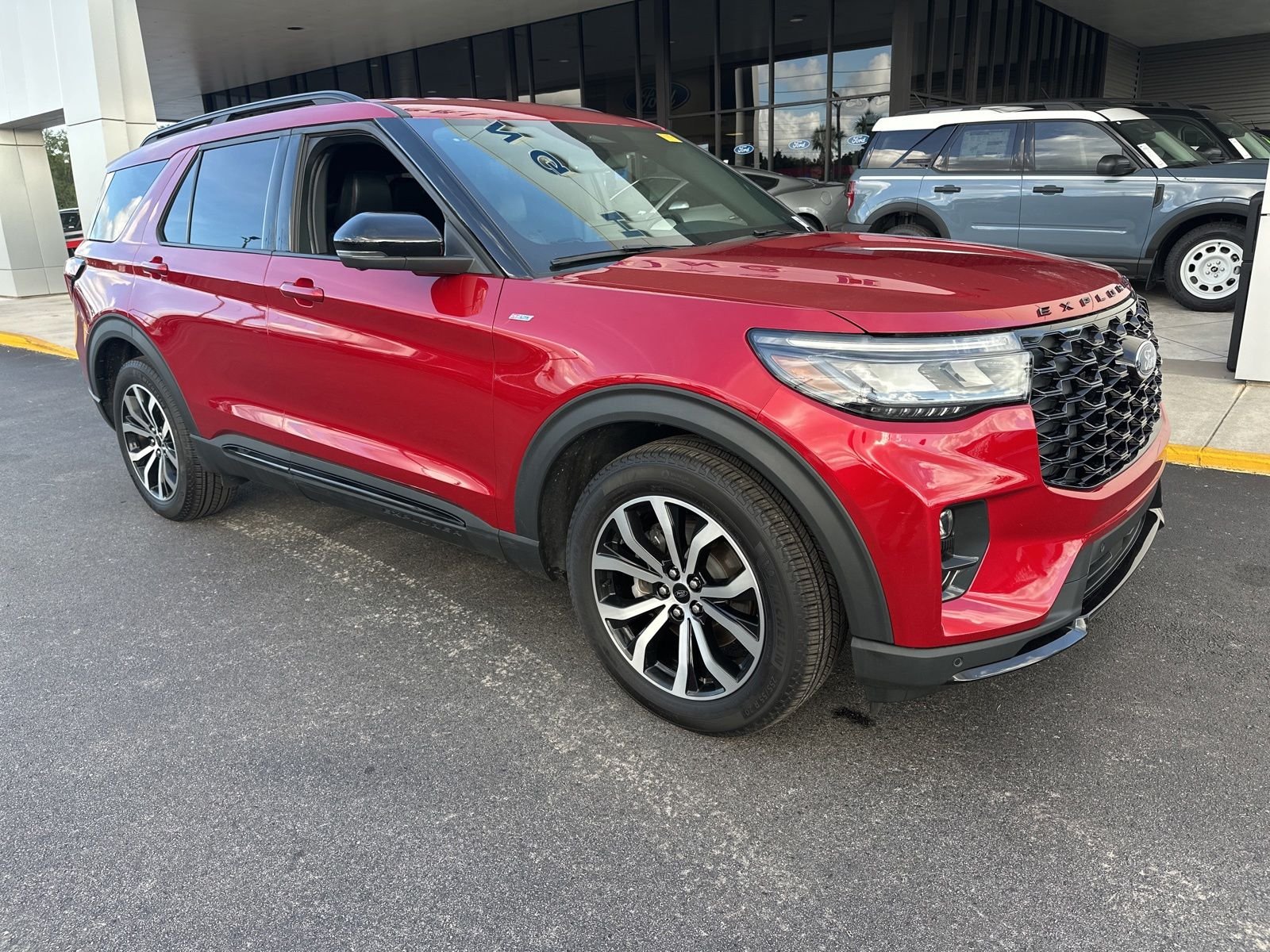 2025 Ford Explorer ST-LINE RWD (PL535)'s photo