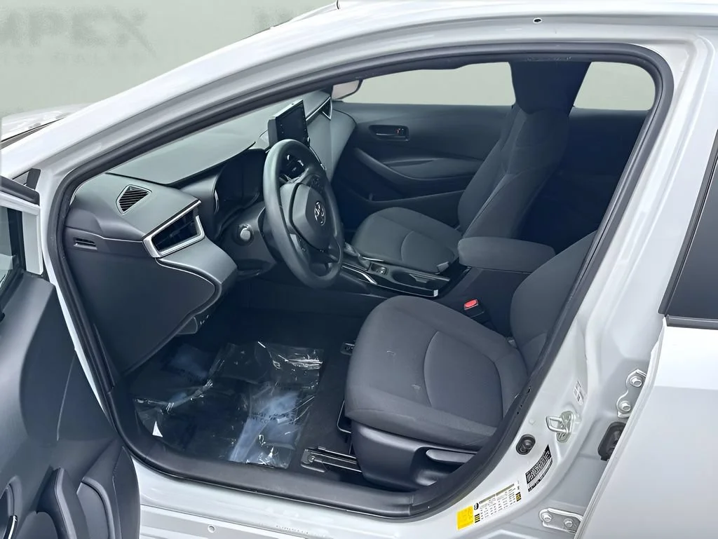 Used 2022 White Toyota LE image 10