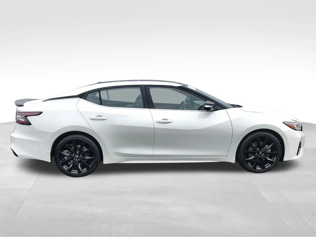 Used 2023 White Nissan SR image 11
