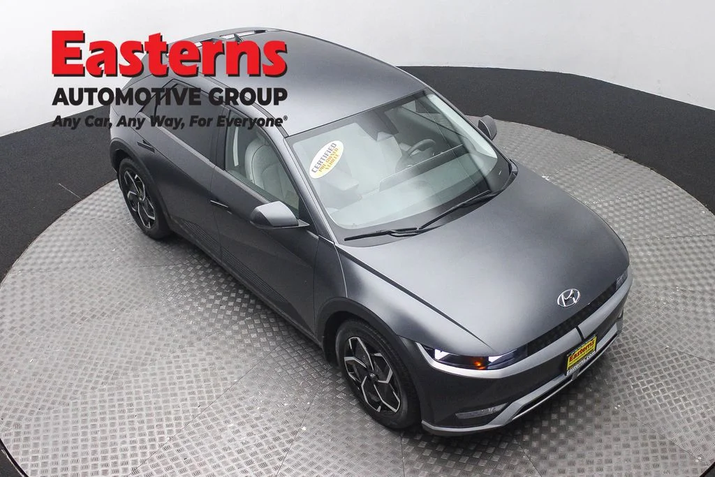Used 2023 Gray Hyundai SEL image 3