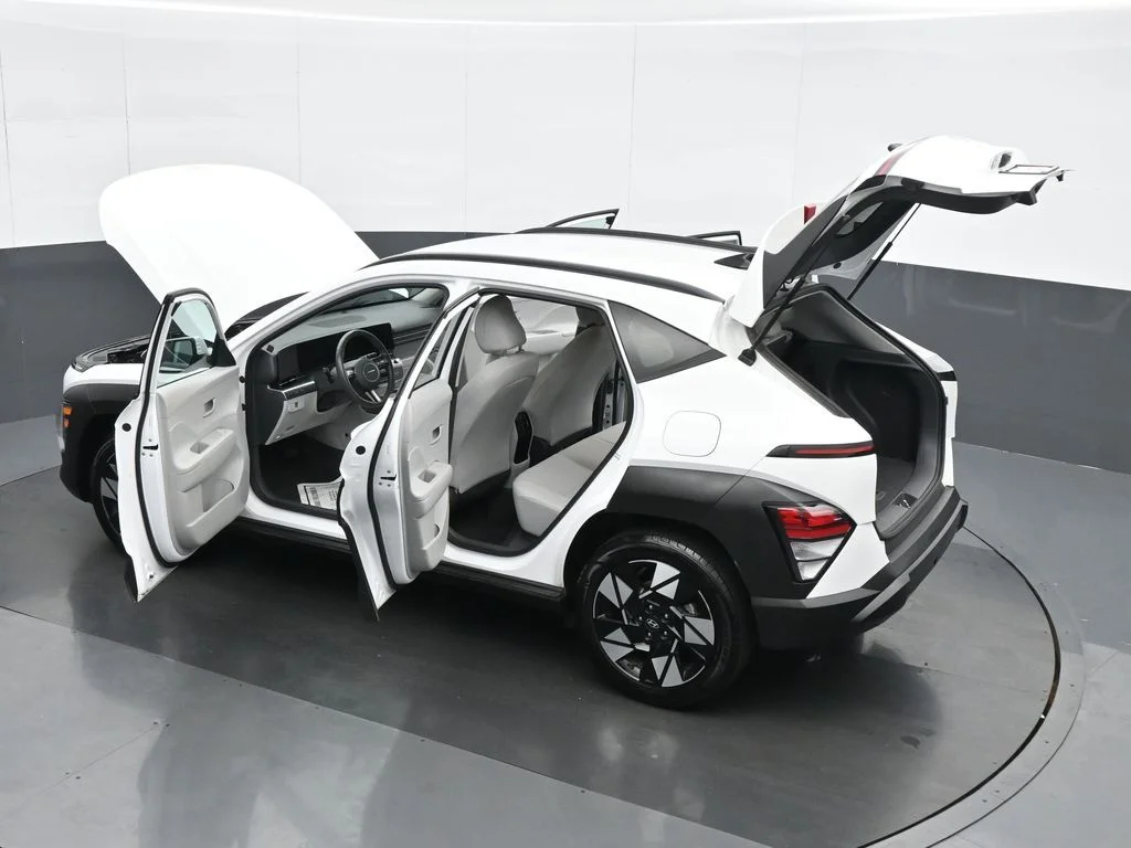 Used 2025 White Hyundai SEL image 39