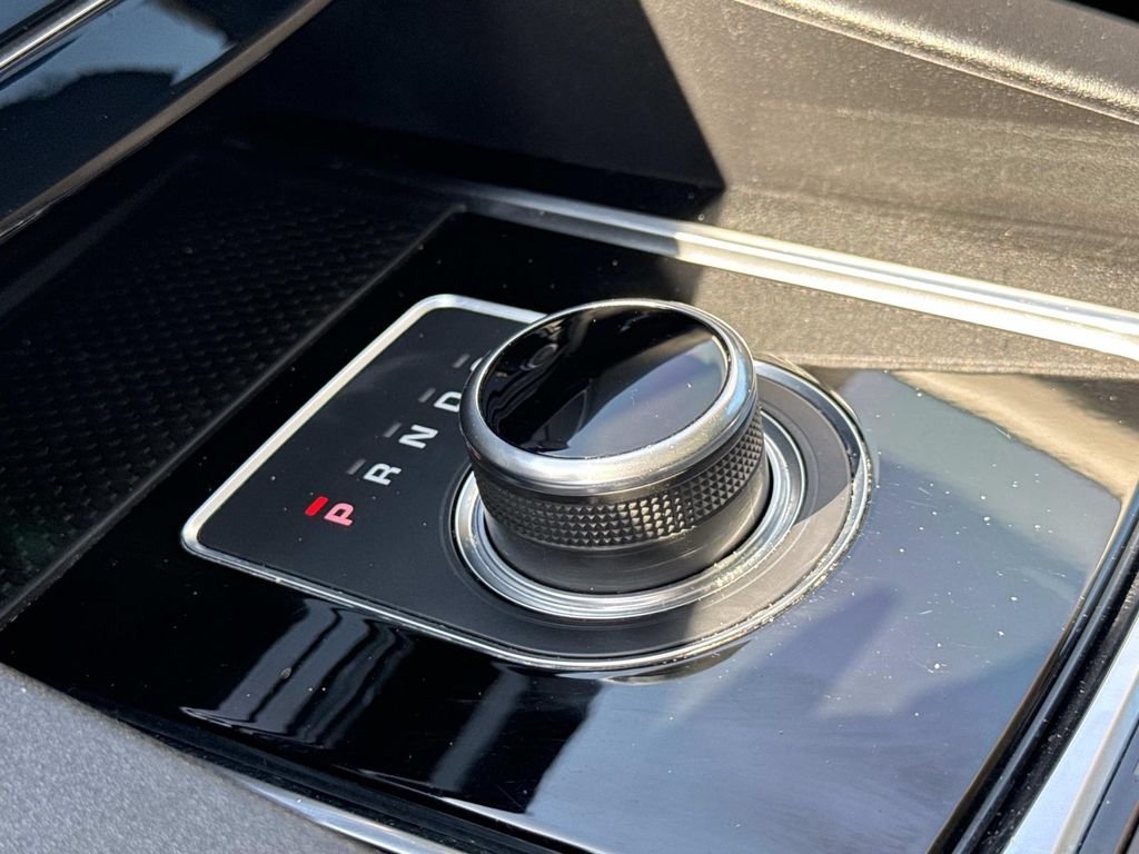 Used 2020 Silver Jaguar 25t Premium image 5