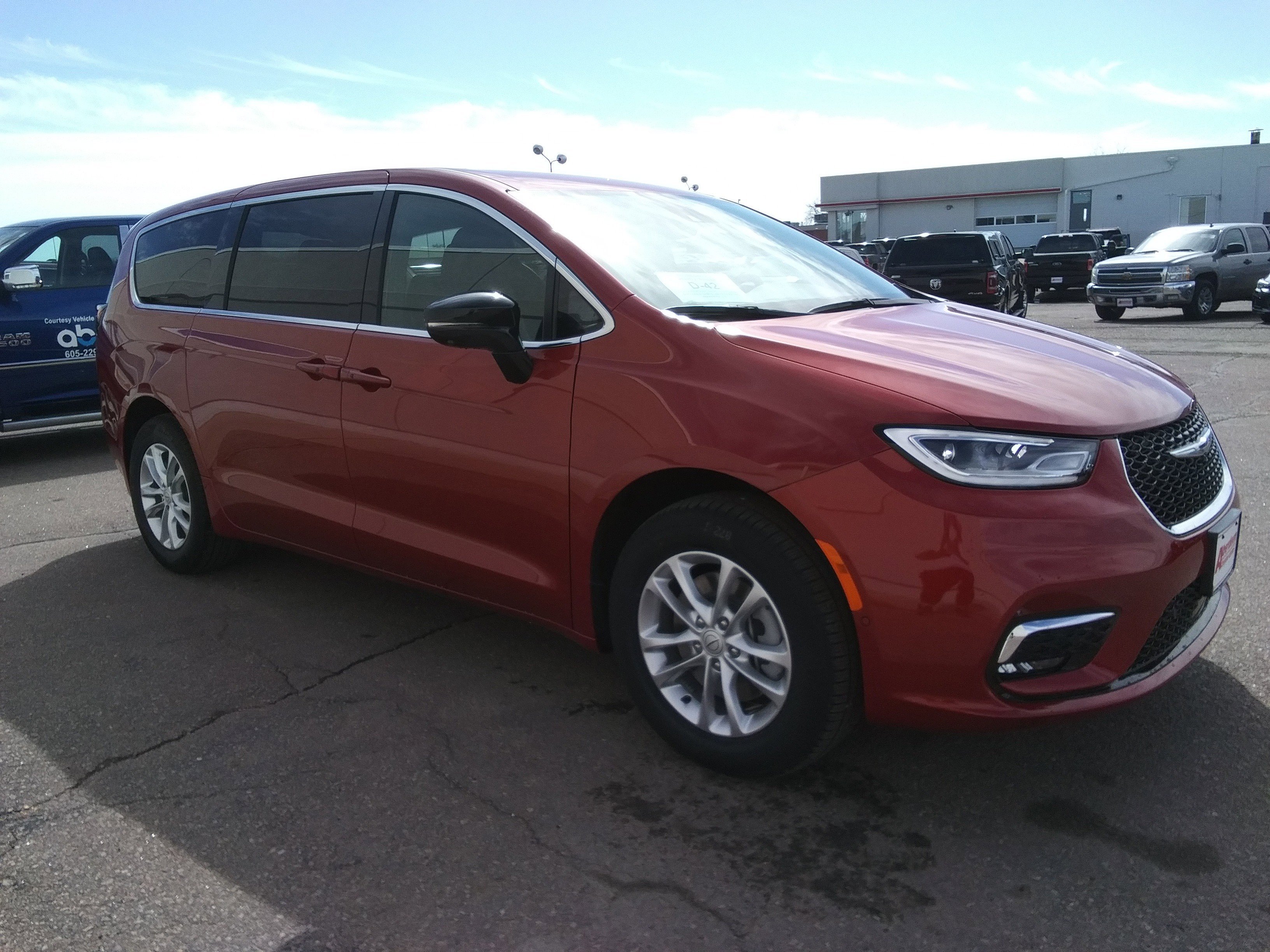 New 2026 Red Hot Pearl-Coat Exterior Paint Chrysler Select image 4