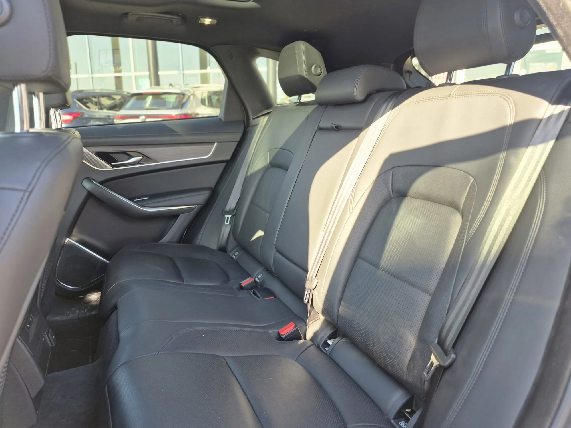 Used 2022 Fuji White Jaguar P250 S AWD*Nav | Htd Leather | Pano Roof | Htd Wheel | Blind Spot Detect | Meridian Audio | CarPlay image 9