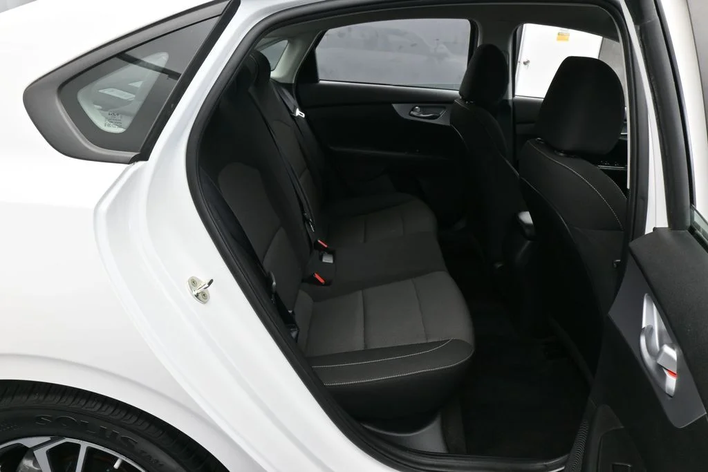 Used 2023 Snow White Pearl Kia LXS image 31