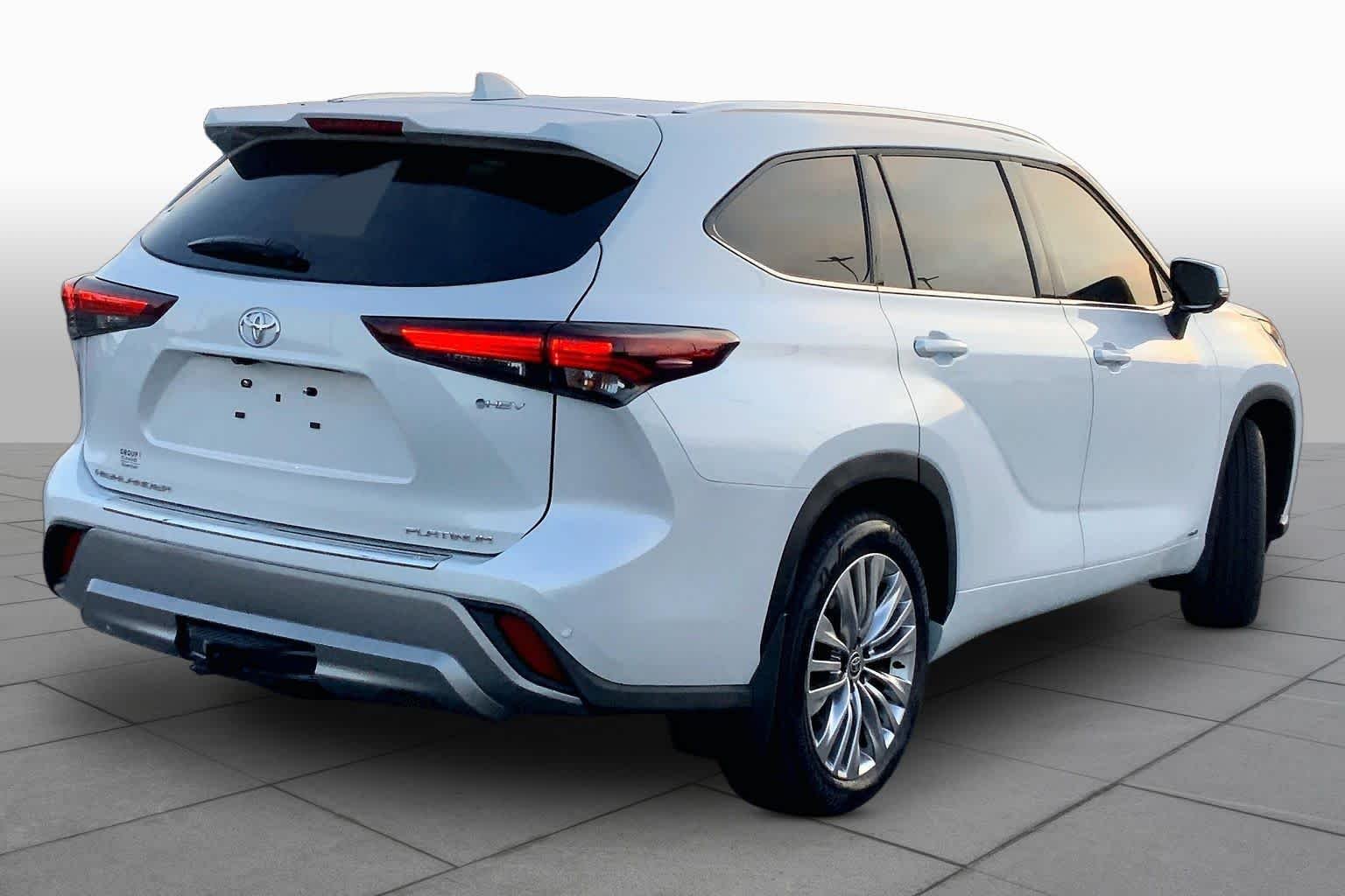 Used 2026 Wind Chill Pearl Toyota Hybrid Platinum image 12