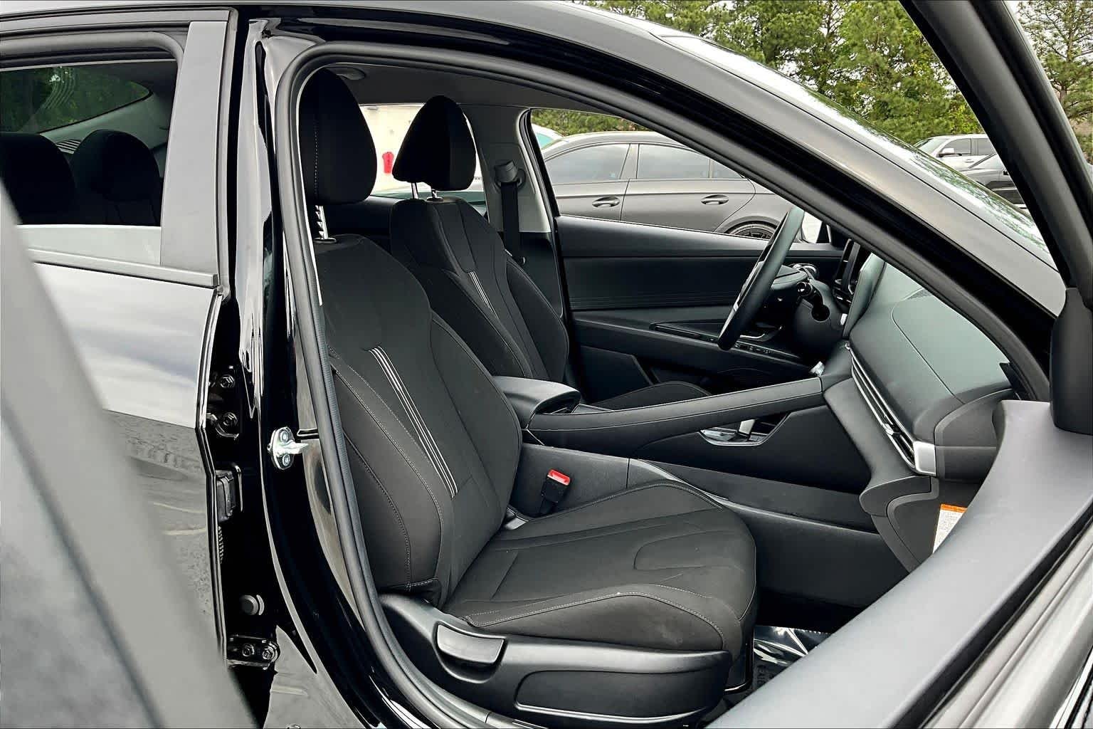 Used 2025 Abyss Black Hyundai Blue image 15