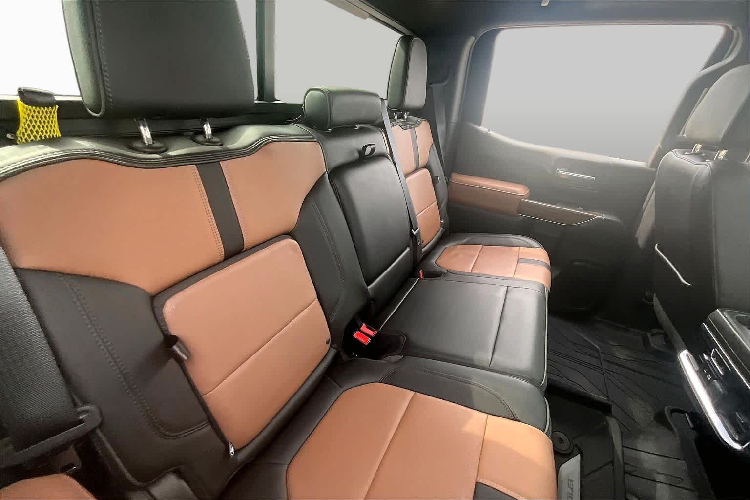 Used 2020 Iridescent Pearl Tricoat Chevrolet High Country image 18