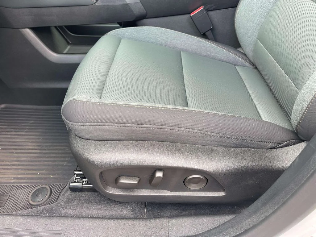 Used 2026 Summit White GMC AT4 image 26