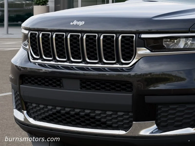 New 2026 Diamond Black Crystal Pearl-Coat Exterior Paint Jeep Laredo image 11