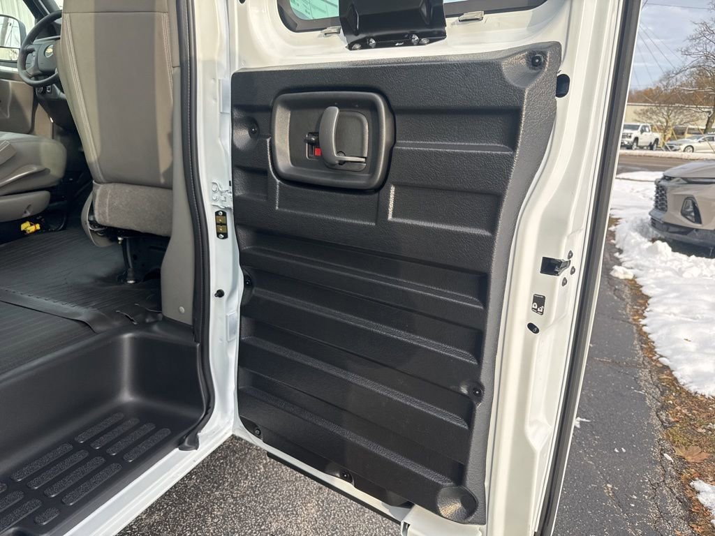 2025 Chevrolet Express Cargo Work Van - Photo 21