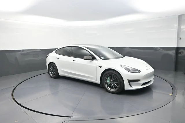 Used 2022  Tesla Long Range image 21