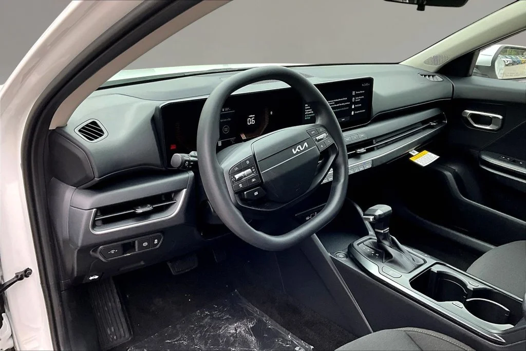 New 2026 Snow White Pearl Kia LXS image 7